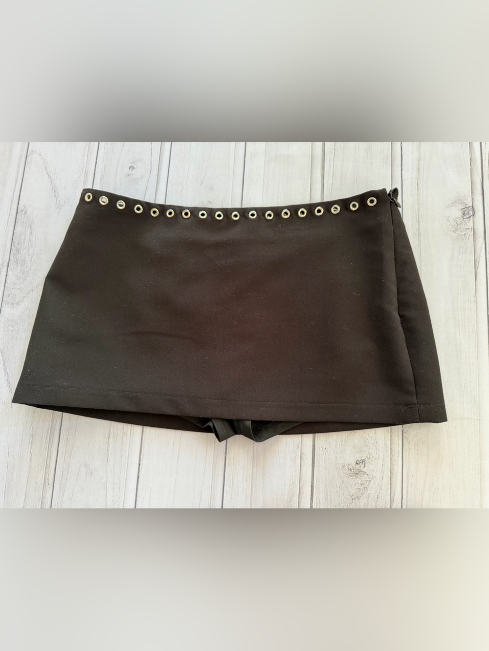Edikted black Jaxie grommet tailored mini skort. Size small.